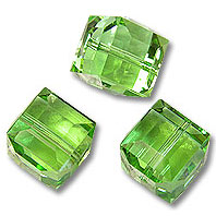 Кристалл Сваровски (Swarovski) кубик 6 мм, цвет - светло-зеленый (Peridot)