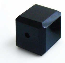 Бусины стеклянные кубики 6 мм. Цвет – черный